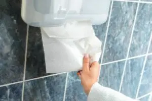 Papirnate brisače ali sušilnik rok?