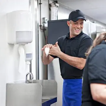 Podajalnik papirnatih brisač s centralnim izvlekom Tork Central Elevation M2 beli