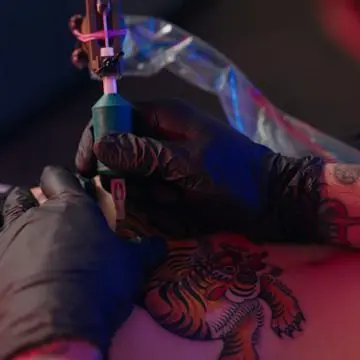 Rokavice nitril Reflexx 78, brez pudra, črne za tetovatorje