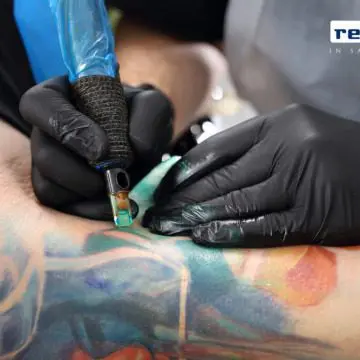 Rokavice nitril Reflexx 78, brez pudra, črne za tetovatorje