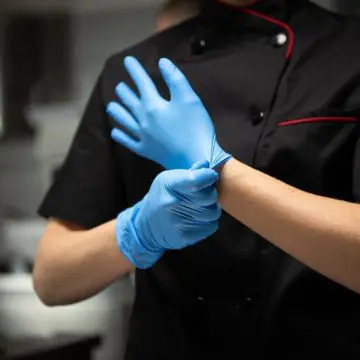 Rokavice nitril Reflexx 72 FOOD, za stik z živili, kuhar z modrimi rokavicami