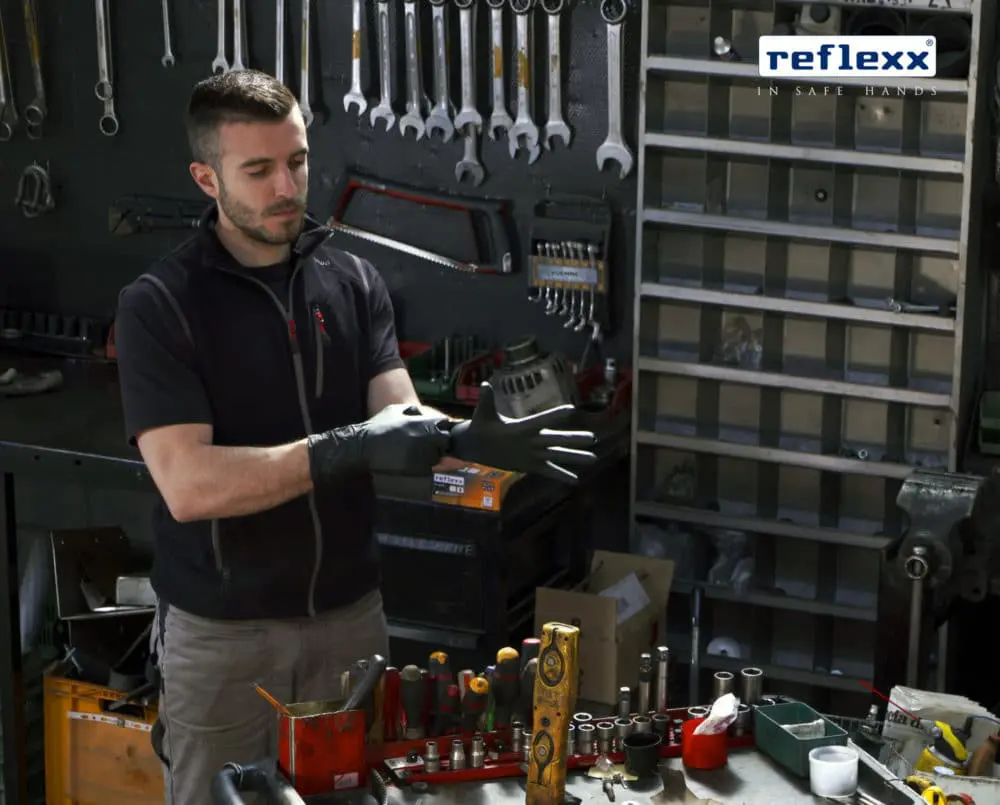Zaščitne rokavice nitril Reflexx N79 Plus, podaljšane, brez pudra, črne Zaščitne rokavice nitril Reflexx N79 Plus, podaljšane, brez pudra, črne