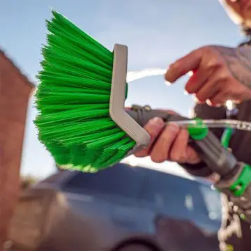 Kotna ščetka Unger nLITE Angle Brush za čiščenje oken