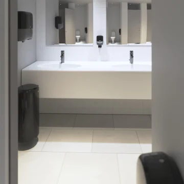 Podajalnik brisač Autocut Tork Matic Elevation H1 ročni črni v sanitarijah